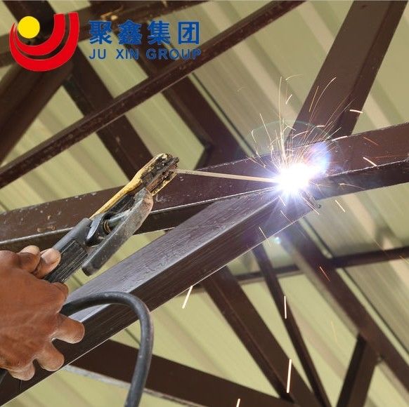 Q355 Q345 Fabbrica di cornici metalliche Prefabbricato Edifici di garage metallici Resistenti alla neve Non arrugginenti